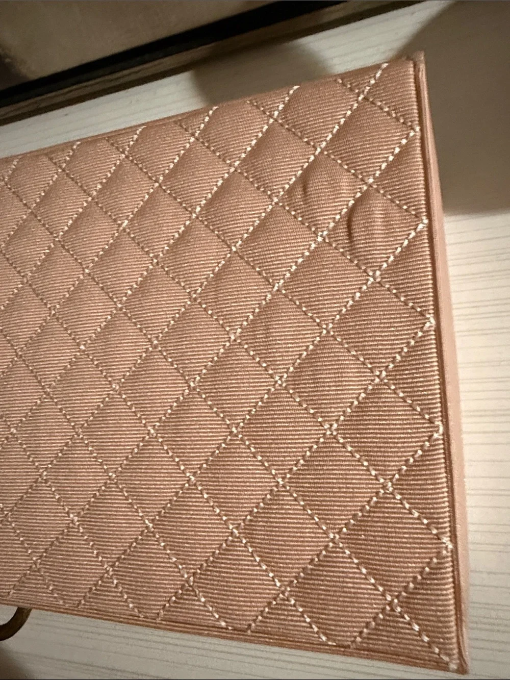 Gucci Beauty pink jewelry and makeup vanity case with a floral-lined interior. - Picture 14 of 15